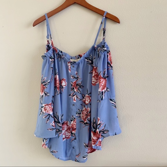 seven sisters Tops - 5/$25 Seven Sister cold shoulder blouse